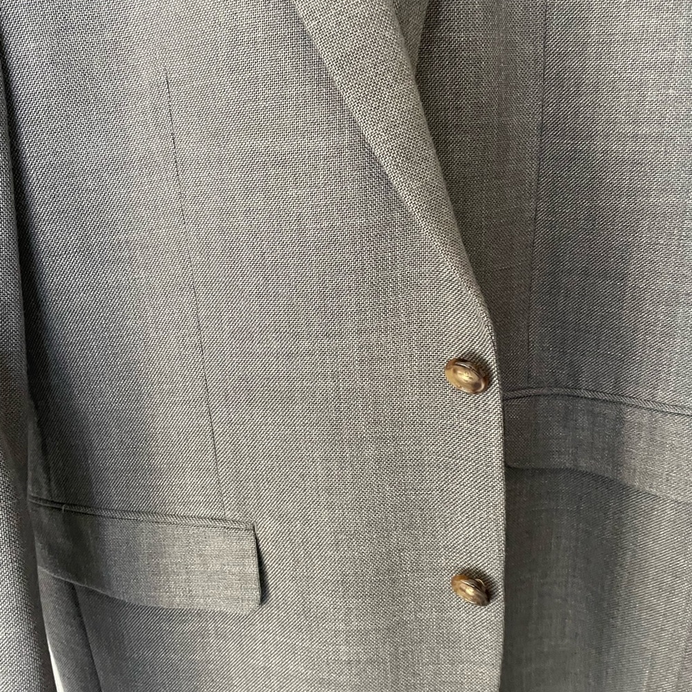 Men’s Gray suit jacket. Ralph Lauren. Size 44R.